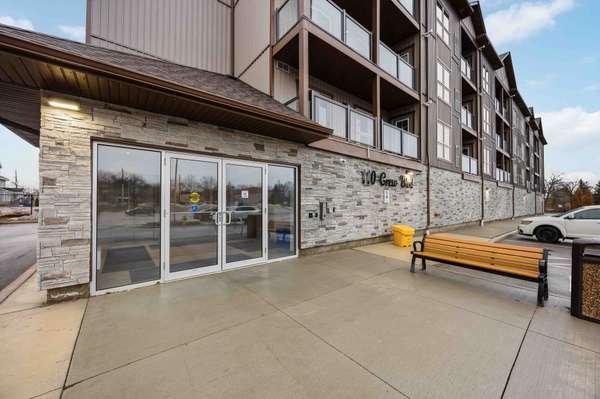 110 Grew BLVD #311, Georgina, ON L0E 1L0