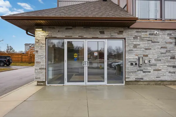 110 Grew BLVD #311, Georgina, ON L0E 1L0