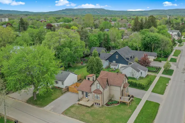 218 Fifth ST #A&B, Collingwood, ON L9Y 1X6