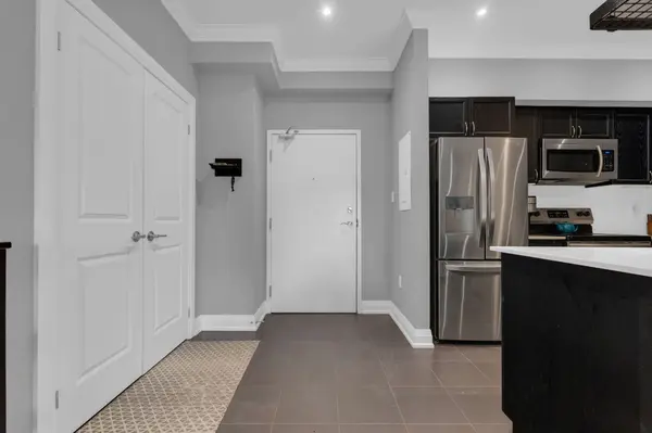 304 Essa RD #103, Barrie, ON L9J 0H4