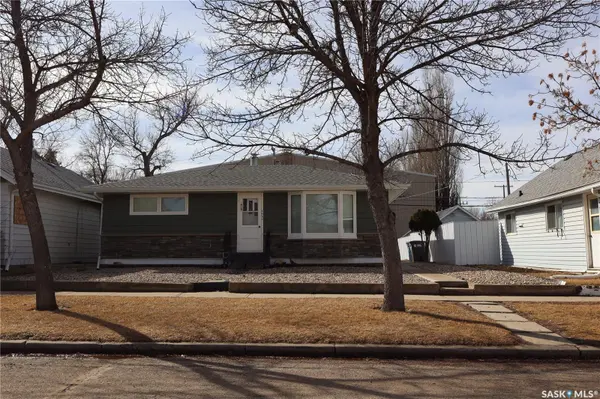 302 3rd AVENUE E, Assiniboia, SK S0H 0B0