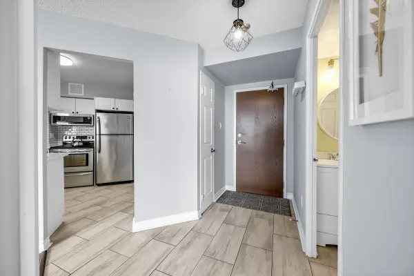 50 Kingsbridge Garden CIR #1410, Mississauga, ON L5R 1Y2