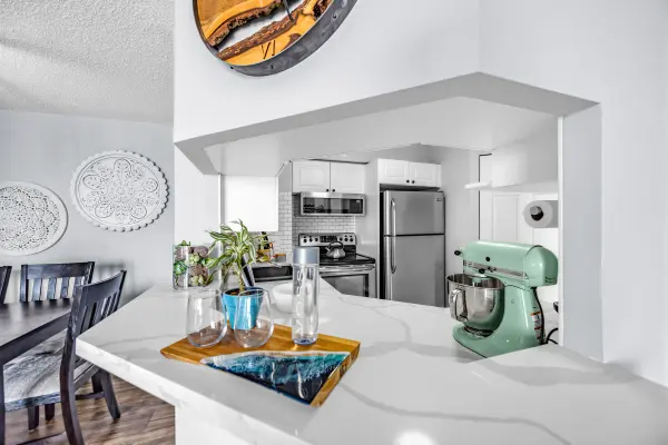 50 Kingsbridge Garden CIR #1410, Mississauga, ON L5R 1Y2