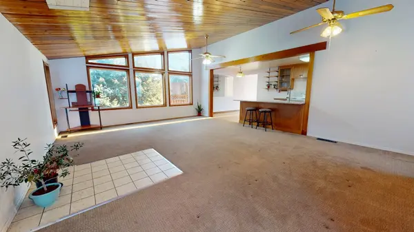 146 Old Colony RD, Kanata, ON K2L 1M4