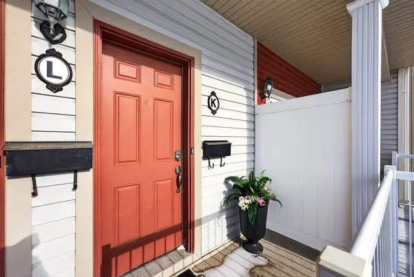 101 Artesa Private #K, Kanata, ON K2S 0J8