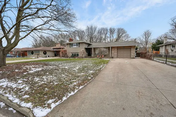 77 Prince Charles DR, St. Catharines, ON L2N 3Y8