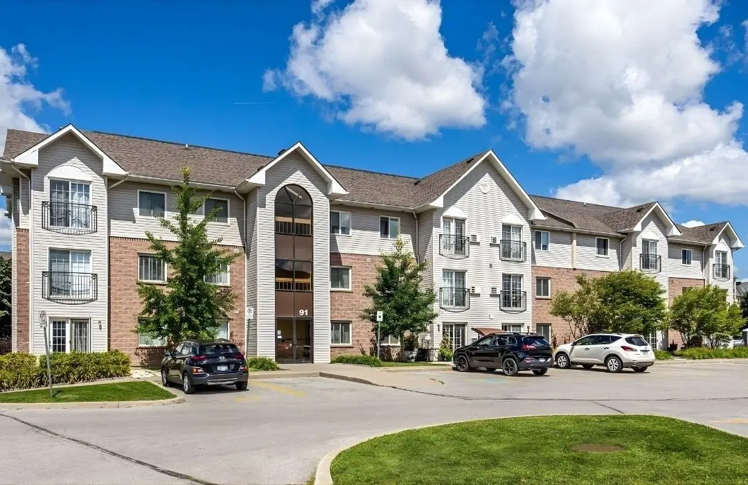 91 Aspen Springs DR #305, Clarington, ON L1C 5J9