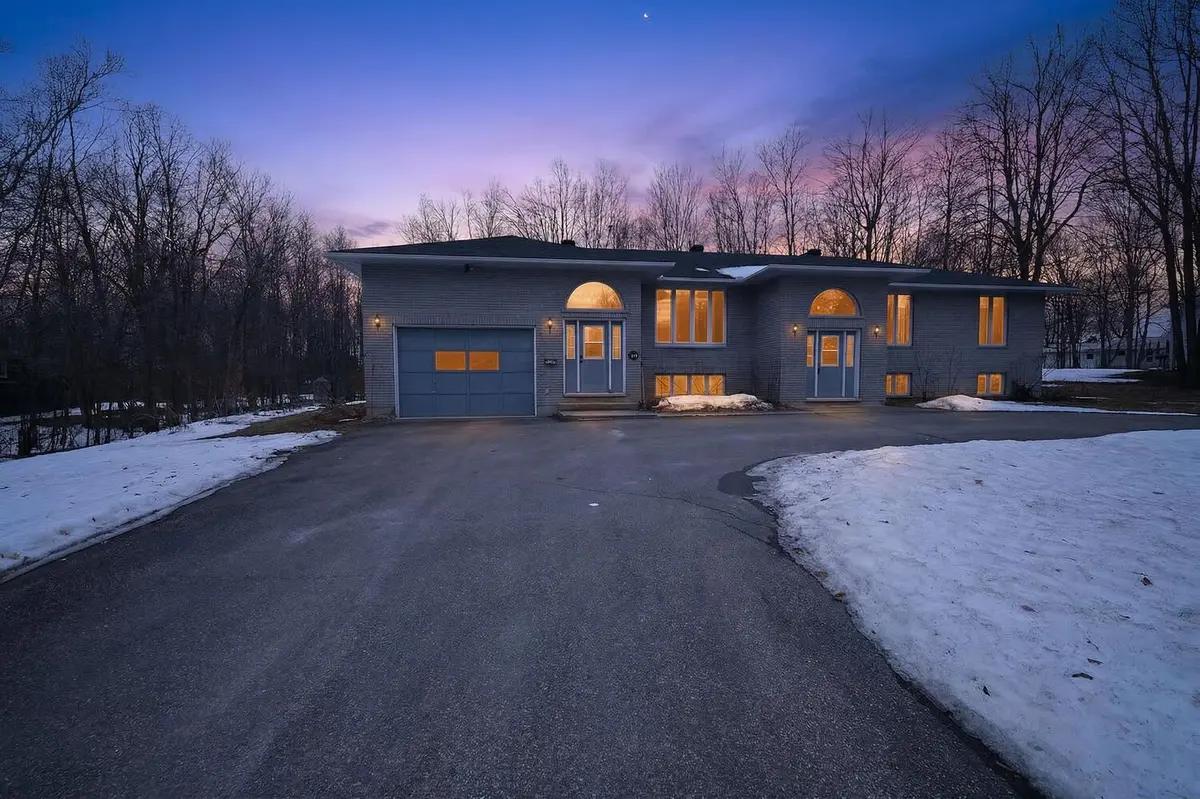 4 South Point DR, Rideau Lakes, ON K7A 4S5