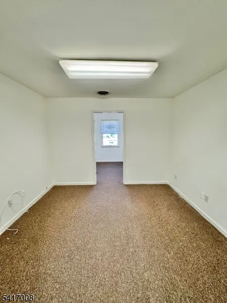 12-18 River Rd, Fair Lawn Boro, NJ 07410