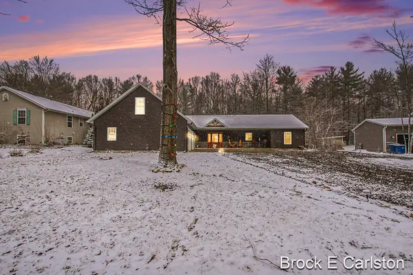 19200 Glendale CIR, Spring Lake Twp, MI 49456