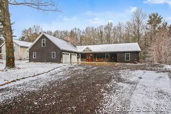 19200 Glendale CIR, Spring Lake Twp, MI 49456