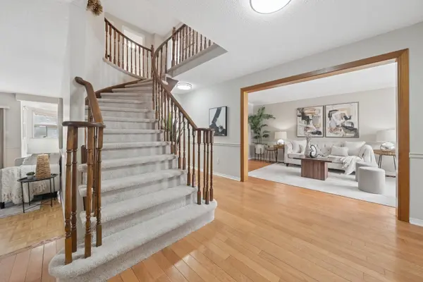 658 Cognac CRES, Pickering, ON L1X 1L7