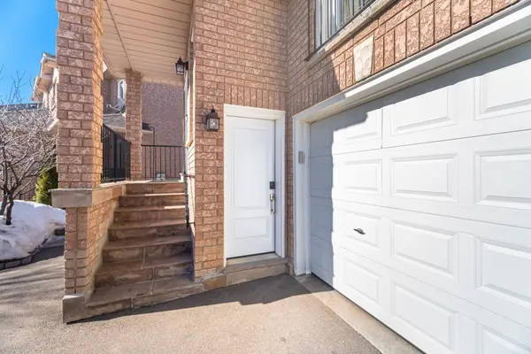 75 Corkwood CRES, Vaughan, ON L6A 3B4