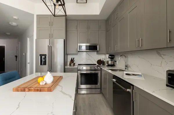 9000 Jane ST #2302, Vaughan, ON L4K 0M6