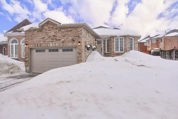 62 Cloughley DR, Barrie, ON L4N 9T7