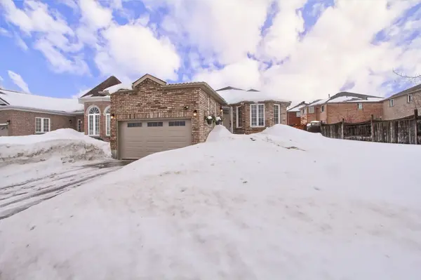 62 Cloughley DR, Barrie, ON L4N 9T7