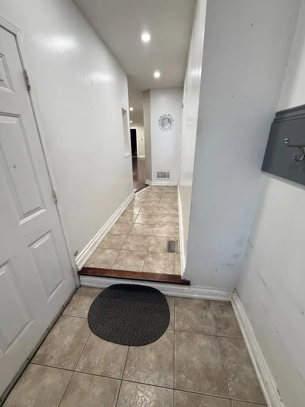 12 Caruso DR, Brampton, ON L6Y 5B1