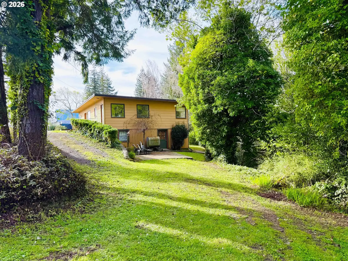 510 E 4TH ST, Coquille, OR 97423