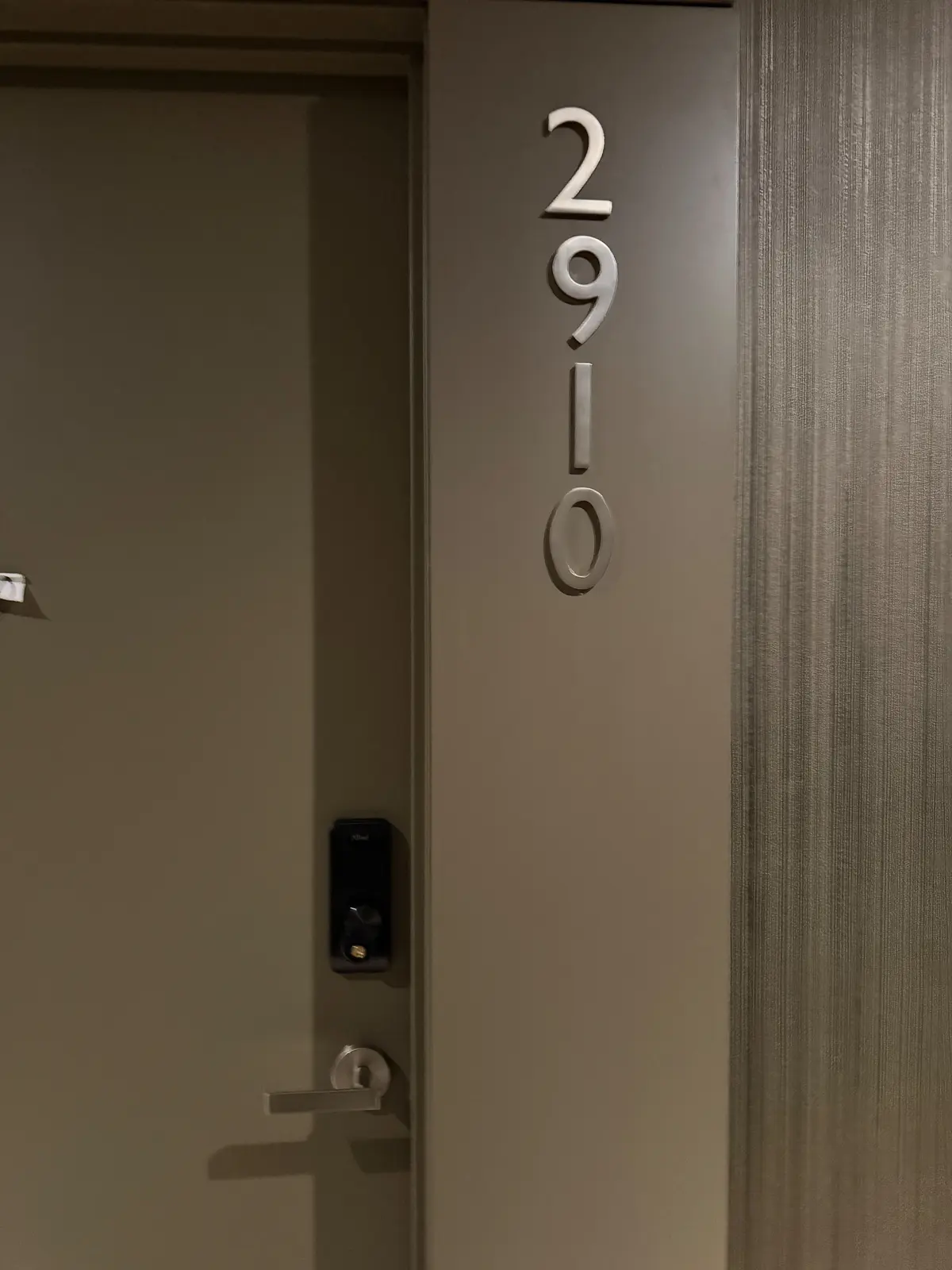 448 Burnhamthrope RD W #2910, Mississauga, ON L5B 0R4