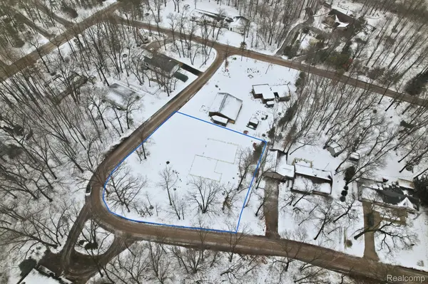 4081 Captains DR, Caseville, MI 48725