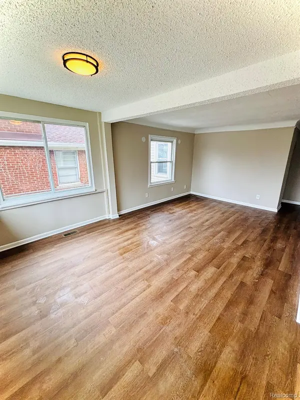 557 WHITE AVE, Lincoln Park, MI 48146