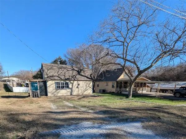 8161 Deer View Circle, Granbury, TX 76049