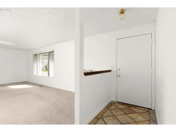 171 2ND ST, Dillard, OR 97432