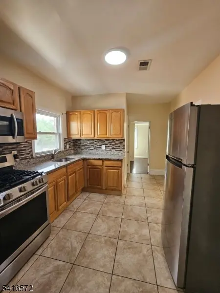 240 Copeland Ave, Lyndhurst Twp., NJ 07071