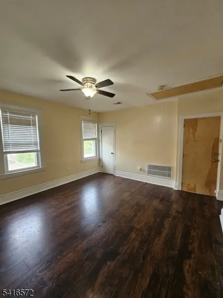 240 Copeland Ave, Lyndhurst Twp., NJ 07071