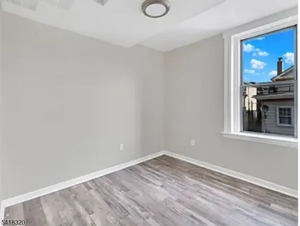 84 2Nd St #4, Elizabeth City, NJ 07206