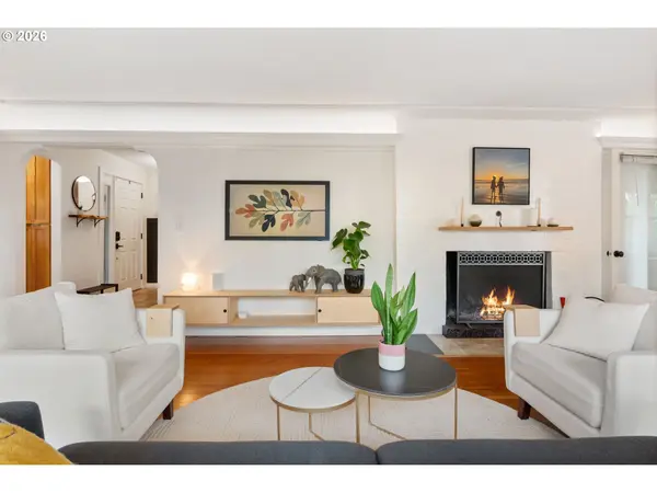 10901 S RIVERSIDE DR, Portland, OR 97219