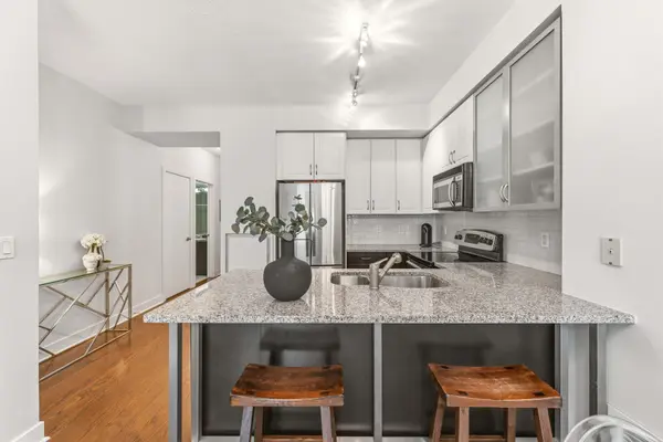 438 King ST W #712, Toronto C01, ON M5V 3T9