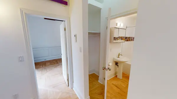 1152 Gerrard ST E #213, Toronto E01, ON M4L 1Y2