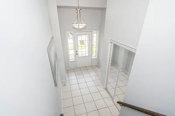 527 Rossland RD E, Ajax, ON L1T 4S1