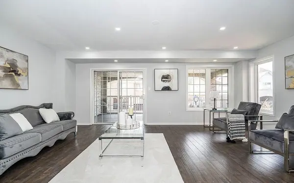 527 Rossland RD E, Ajax, ON L1T 4S1