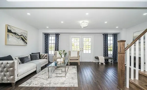 527 Rossland RD E, Ajax, ON L1T 4S1