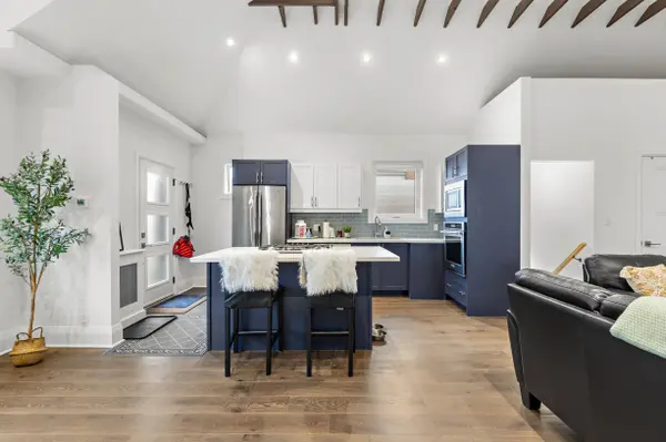 14 Bracebridge AVE E, Toronto E03, ON M4C 2X7