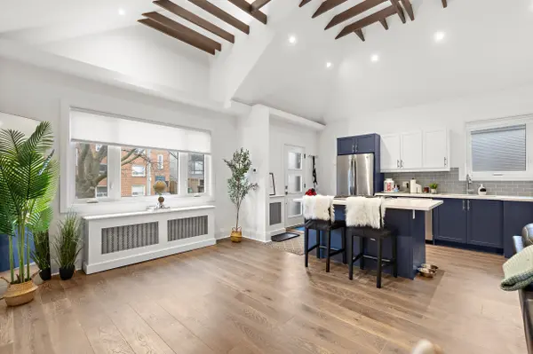 14 Bracebridge AVE E, Toronto E03, ON M4C 2X7