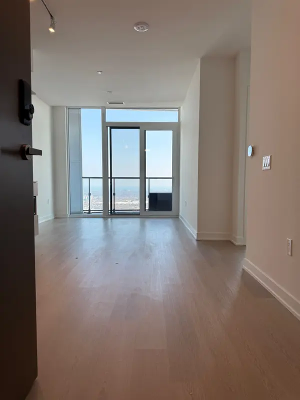 448 Burnhamthrope RD W #2910, Mississauga, ON L5B 0R4