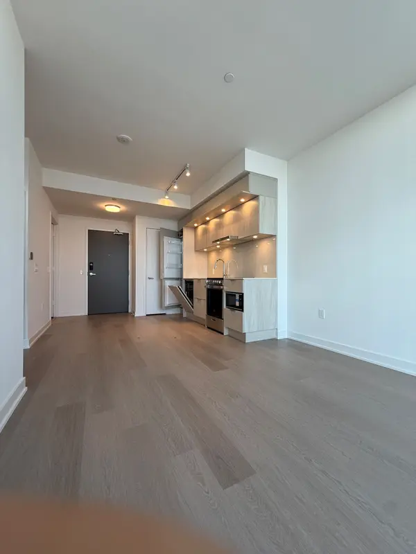 448 Burnhamthrope RD W #2910, Mississauga, ON L5B 0R4