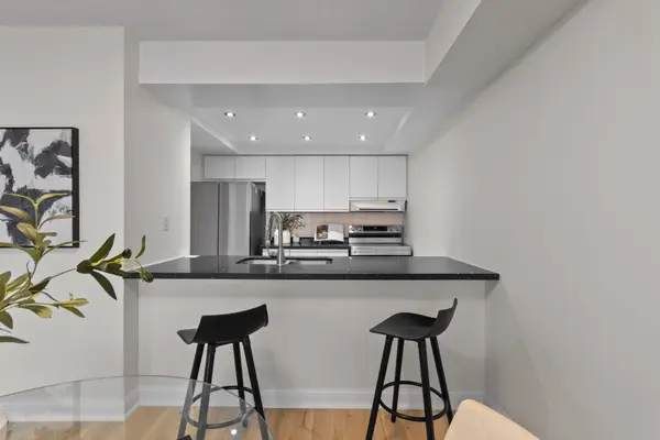 24 Hanover RD S #2106, Brampton, ON L6S 5K8