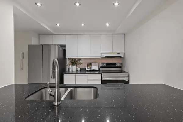 24 Hanover RD S #2106, Brampton, ON L6S 5K8