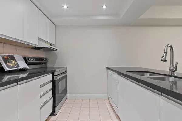 24 Hanover RD S #2106, Brampton, ON L6S 5K8