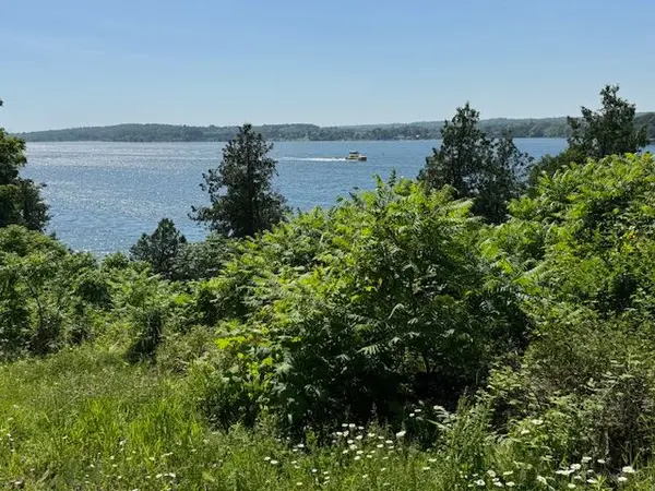 639 North Shore RD, Frontenac Islands, ON K7G 2V6