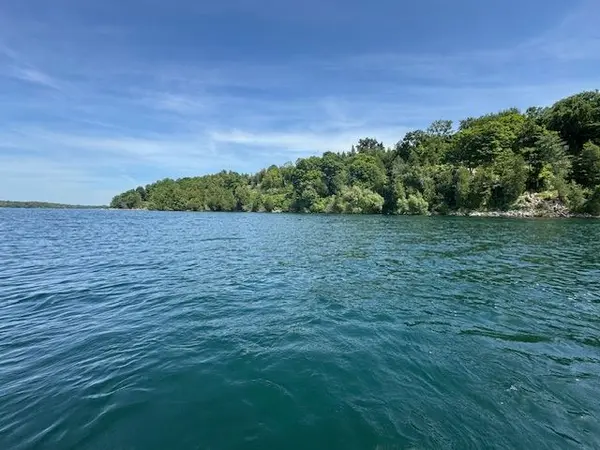 639 North Shore RD, Frontenac Islands, ON K7G 2V6