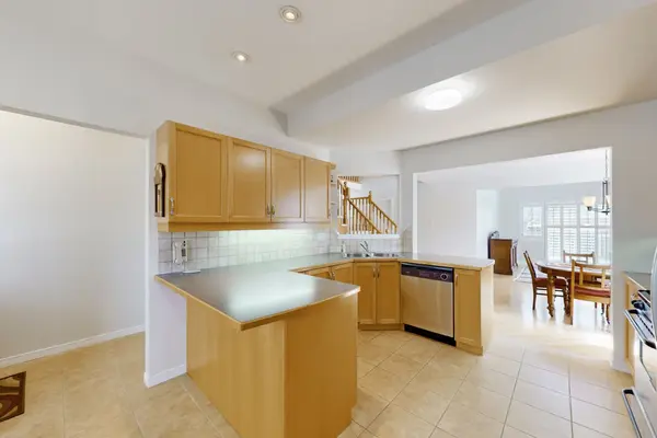 212 Stonehenge DR #1, Hamilton, ON L9K 1N5