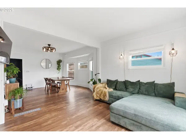 8243 NE HASSALO ST, Portland, OR 97220