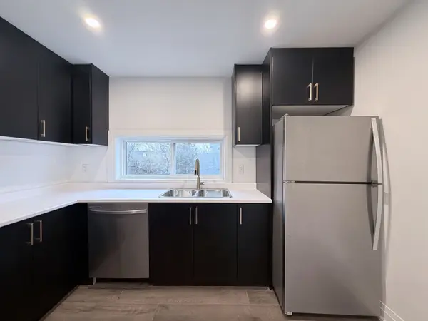 184 Ottawa ST S #Upper, Hamilton, ON L8K 2E6