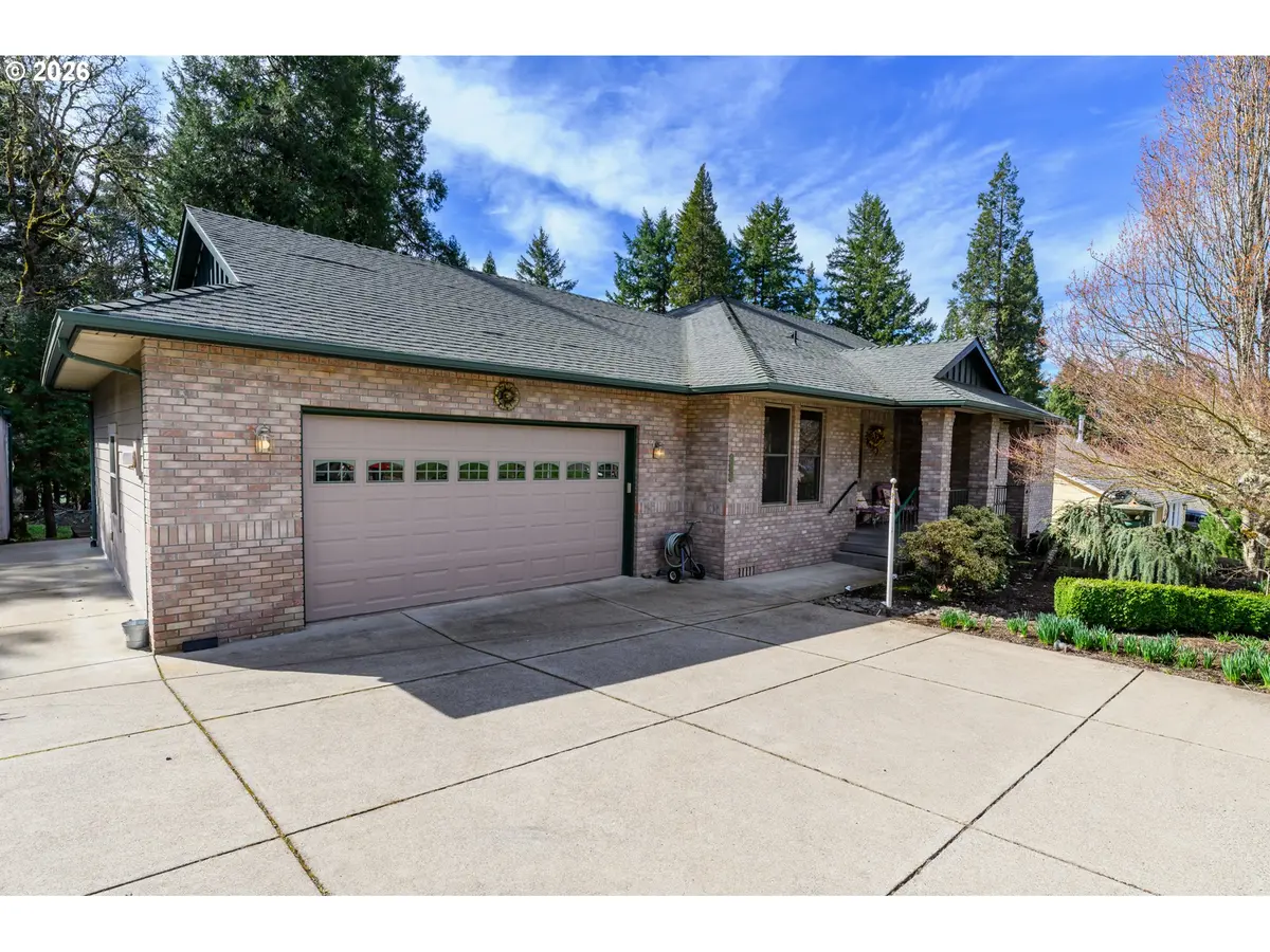 48482 E MEADOW WAY, Oakridge, OR 97463