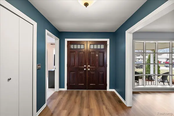 39728 Bonnie CT, Clinton Charter Township, MI 48038